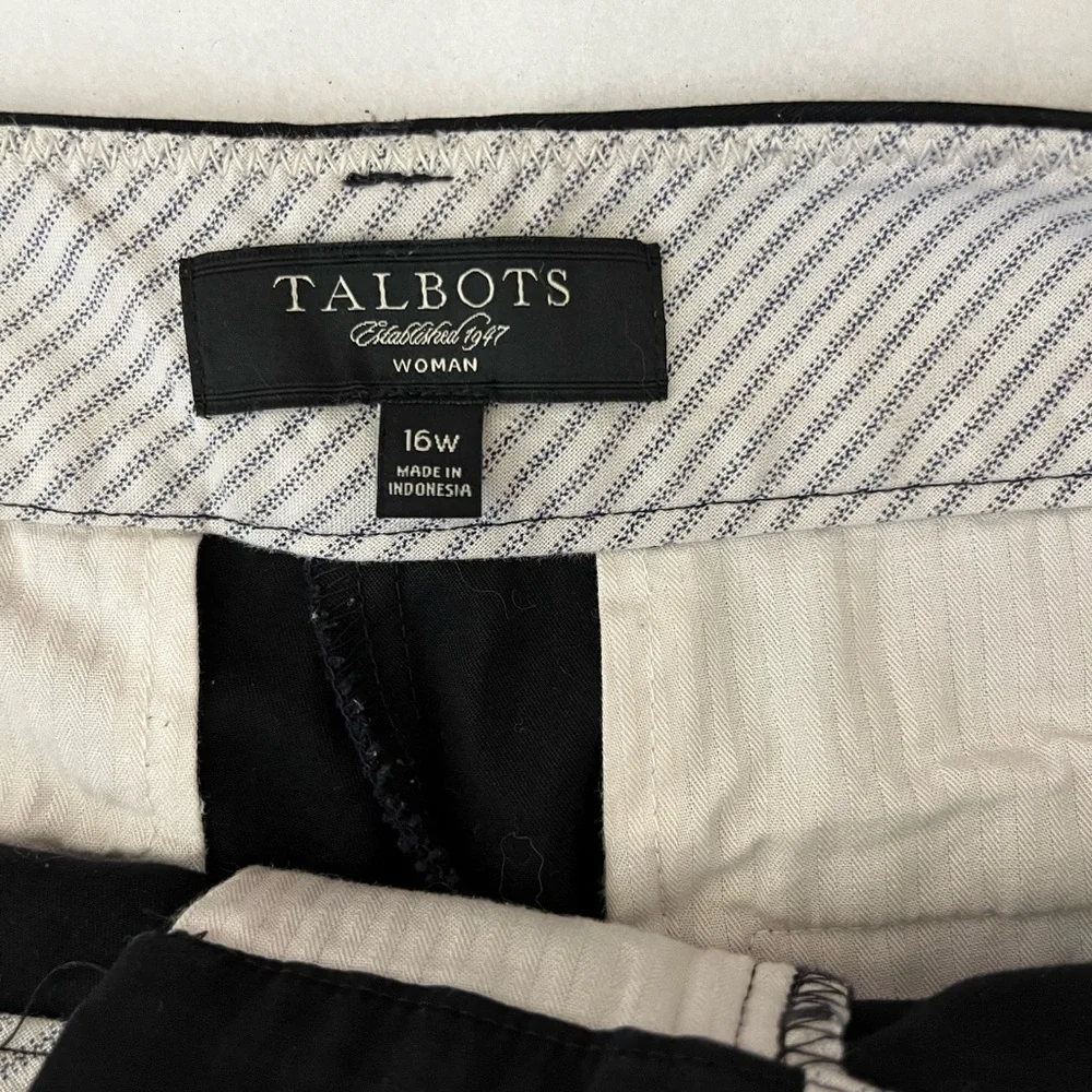 Talbots Black Crop 16W pants with button pockets in back. - Picture 7 of 7